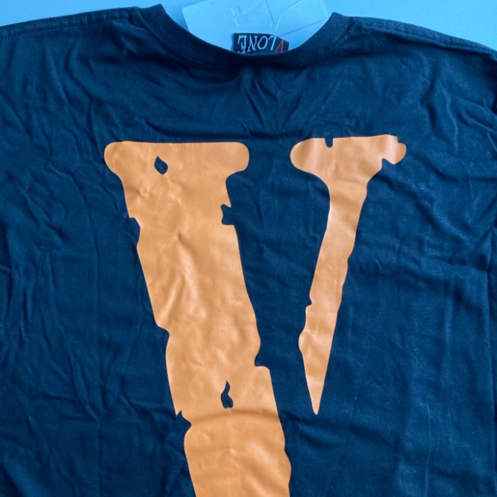 VLONE Friends tee - Picture 2 of 2